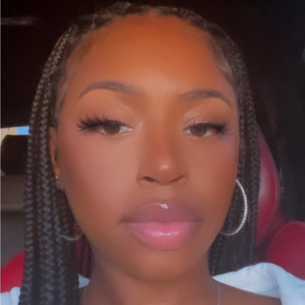 Meet your Posher, De'asia